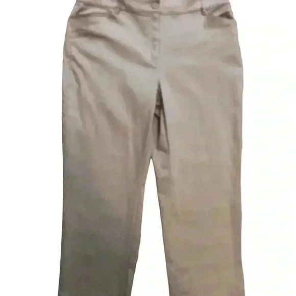 Chicos NWT With Flaw size 1.5 (10) Beige Slim Leg Crop Stretch Pants Flat Front - Picture 1 of 9